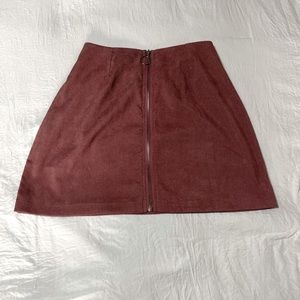 Subtle pink colored skirt with front zipper